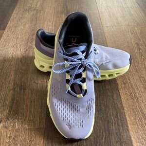 Women’s On cloudmonster Size 8